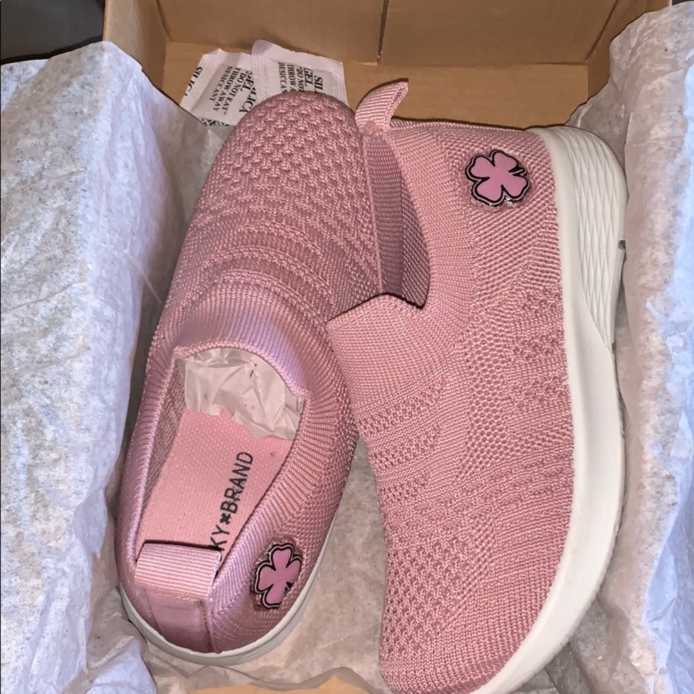 🐾 NIB Pink Slip-On Little Girl Sneakers